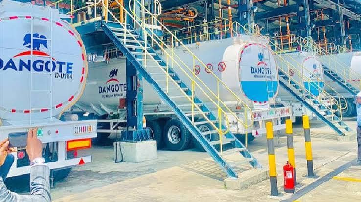 Fuel tanker truck